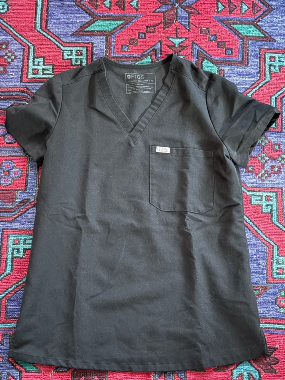 FIGS Catarina Women’s Black V-Neck Short Sleeve Scrub Top